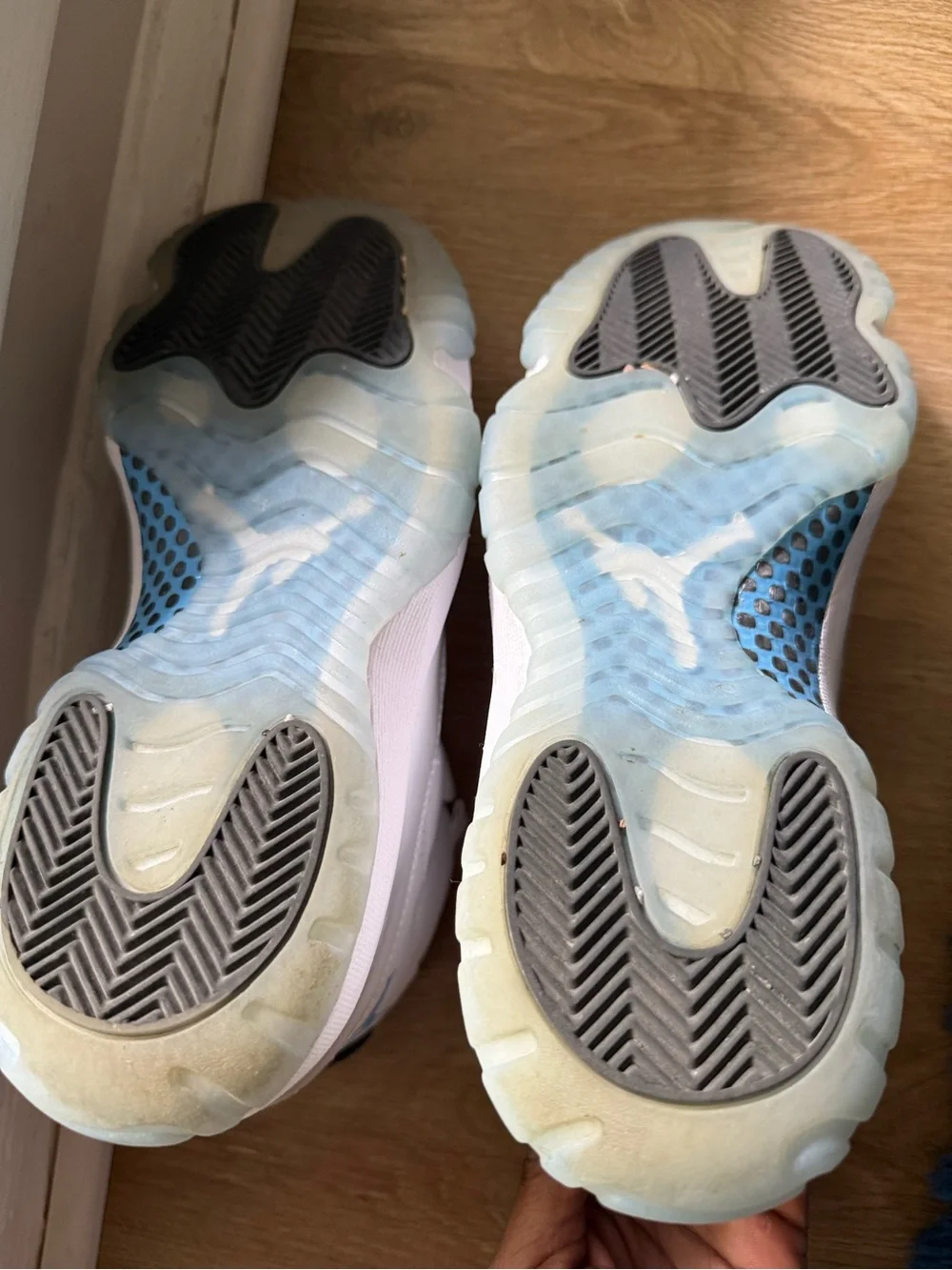 Jordan Air Jordan 11 Retro Box — White and Blue